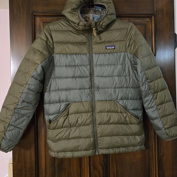Patagonia Youth Olive Puffer Jacket, Sz M, Two Sided - Picture 3 of 10